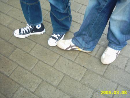 des cOnverSes et des asics